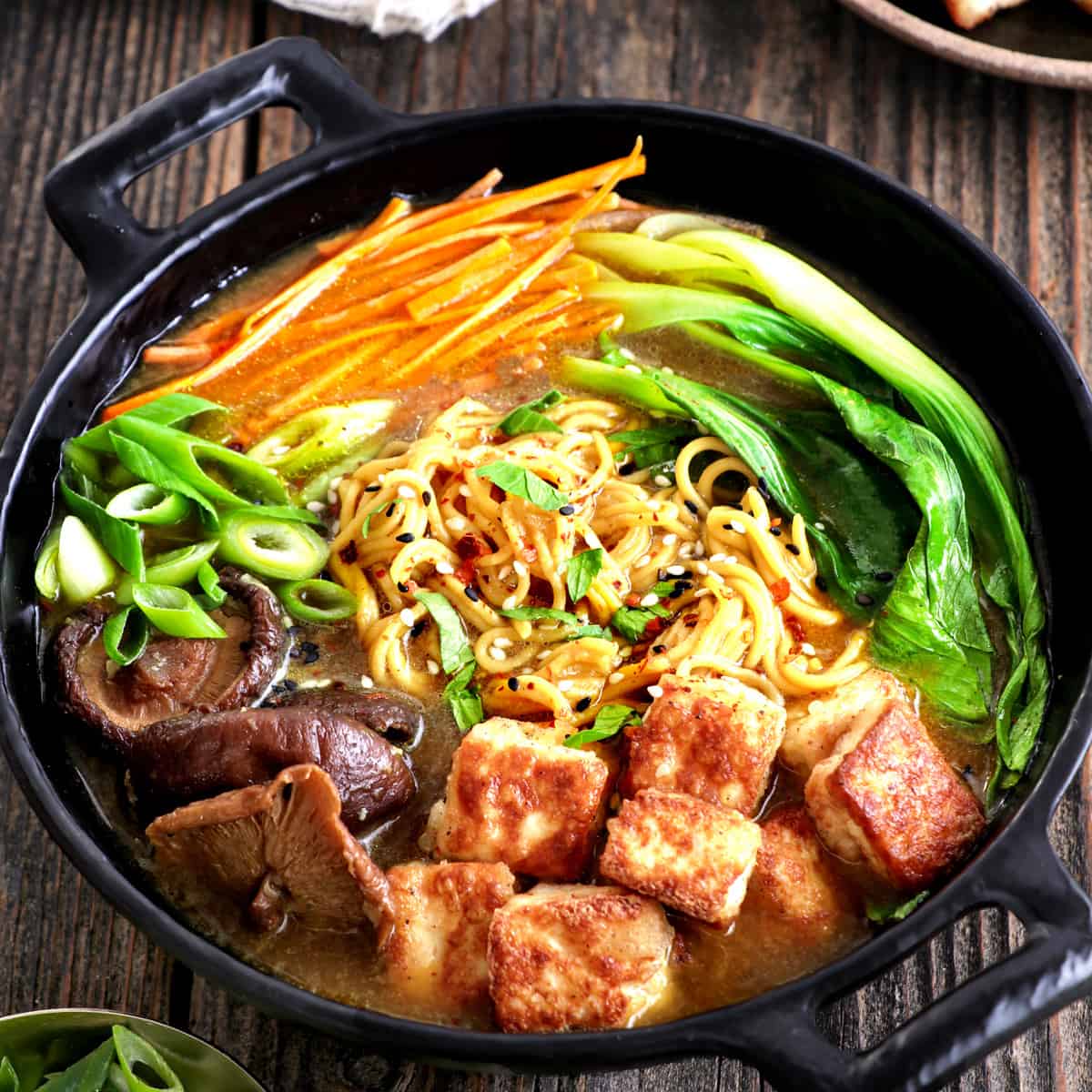 photo of a ramen bowl